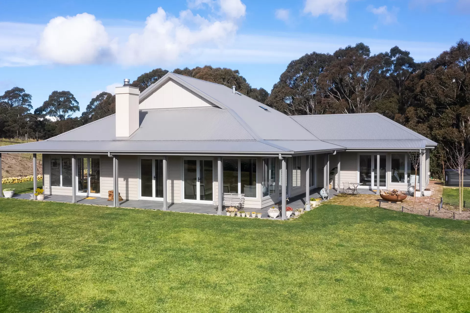 120 Devon Road, Exeter Sold by Drew Lindsay Sotheby's International Realty - image 1