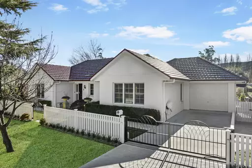 2 Bradman Avenue, Bowral Sold by Drew Lindsay Sotheby's International Realty