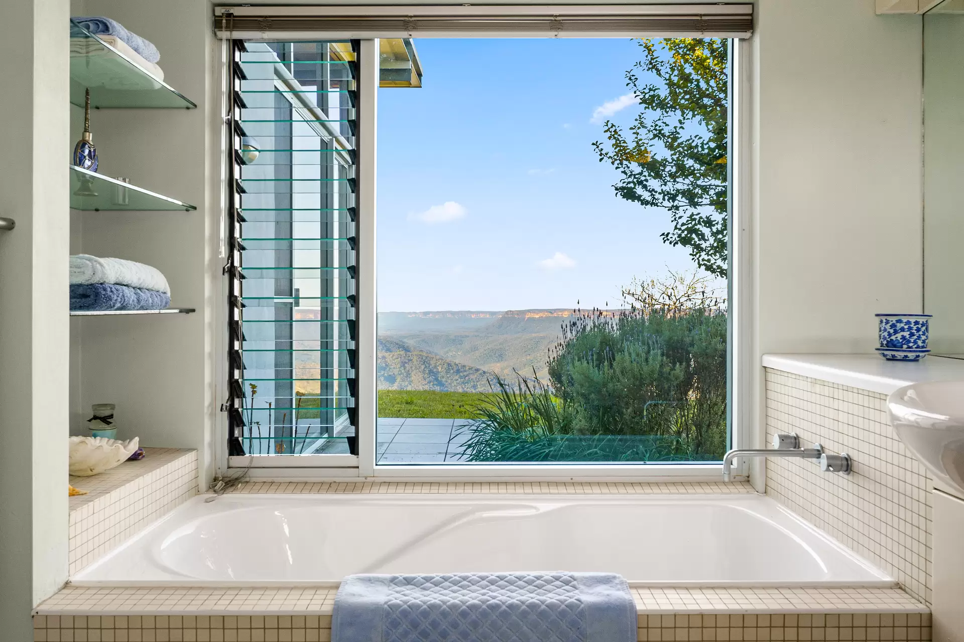 Bullio Sold by Drew Lindsay Sotheby's International Realty - image 14
