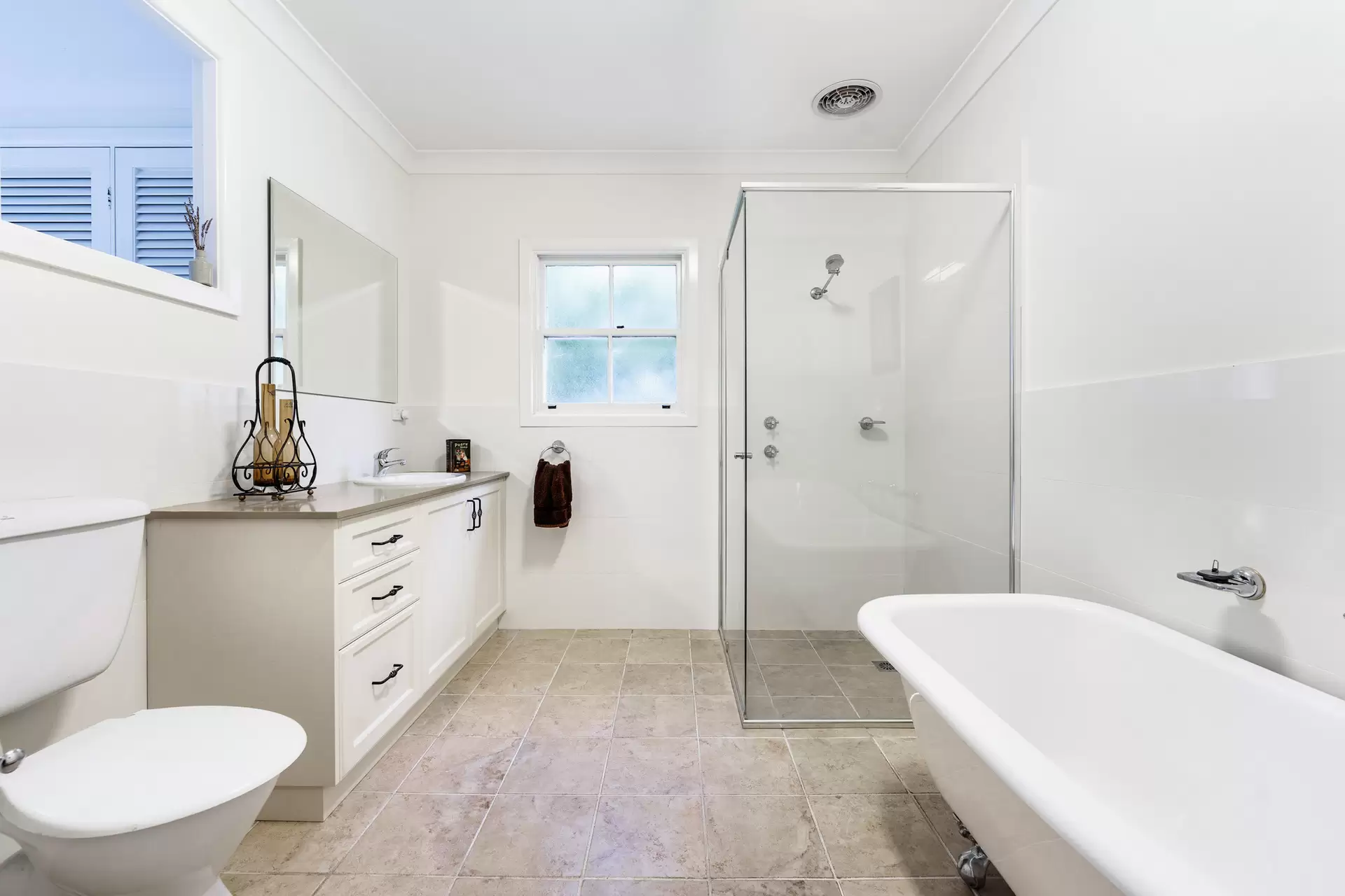 100 Sproules Lane, Glenquarry Sold by Drew Lindsay Sotheby's International Realty - image 8