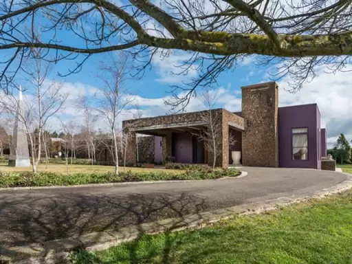 Exeter Sold by Drew Lindsay Sotheby's International Realty