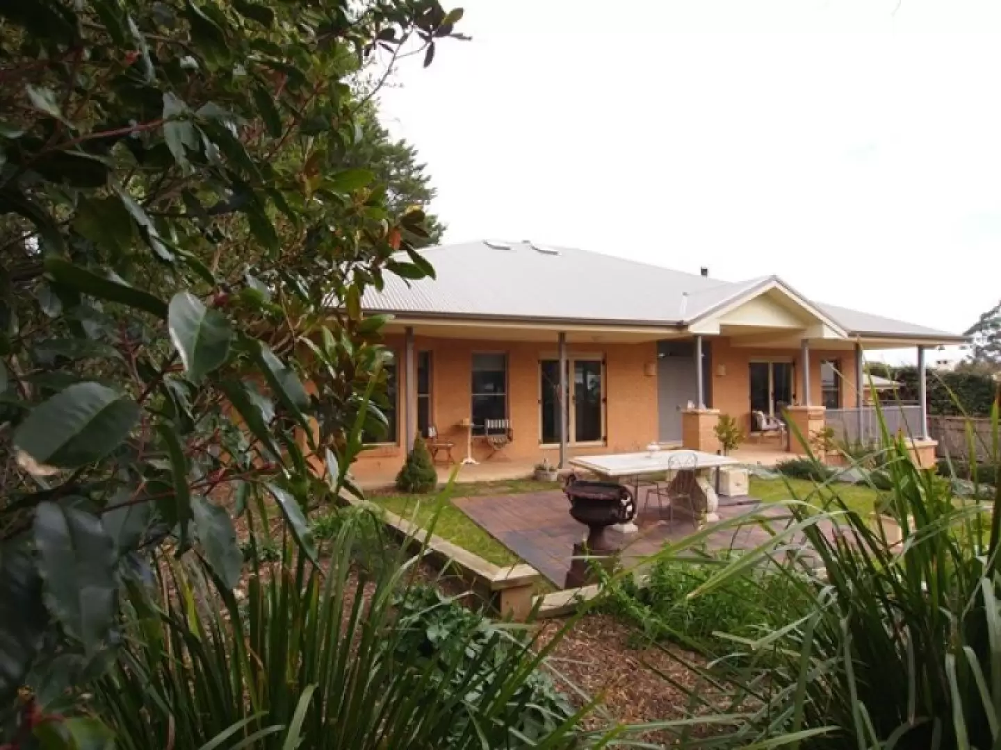 4 Elm Street, Bowral Sold by Drew Lindsay Sotheby's International Realty - image 1