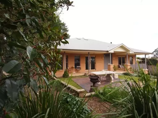 4 Elm Street, Bowral Sold by Drew Lindsay Sotheby's International Realty