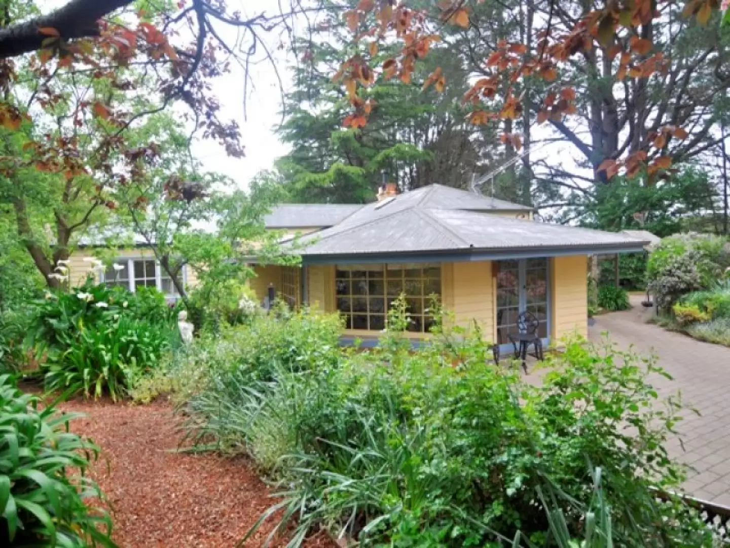 42 Oxley Drive, Bowral Sold by Drew Lindsay Sotheby's International Realty - image 2
