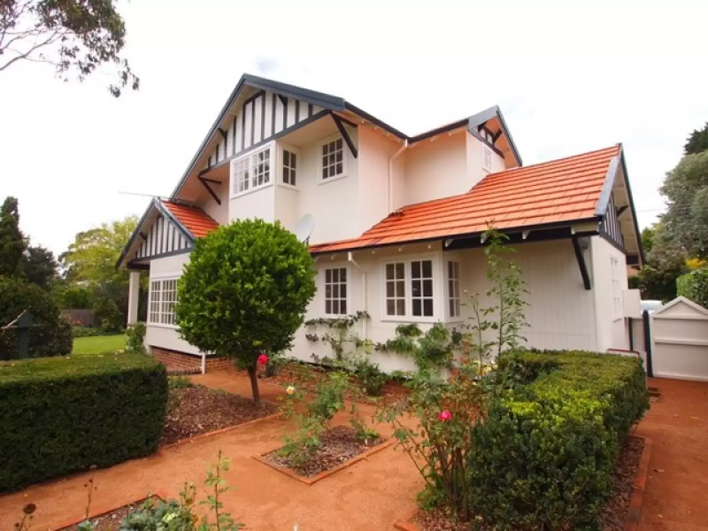 32 Boolwey Street, Bowral Sold by Drew Lindsay Sotheby's International Realty - image 1
