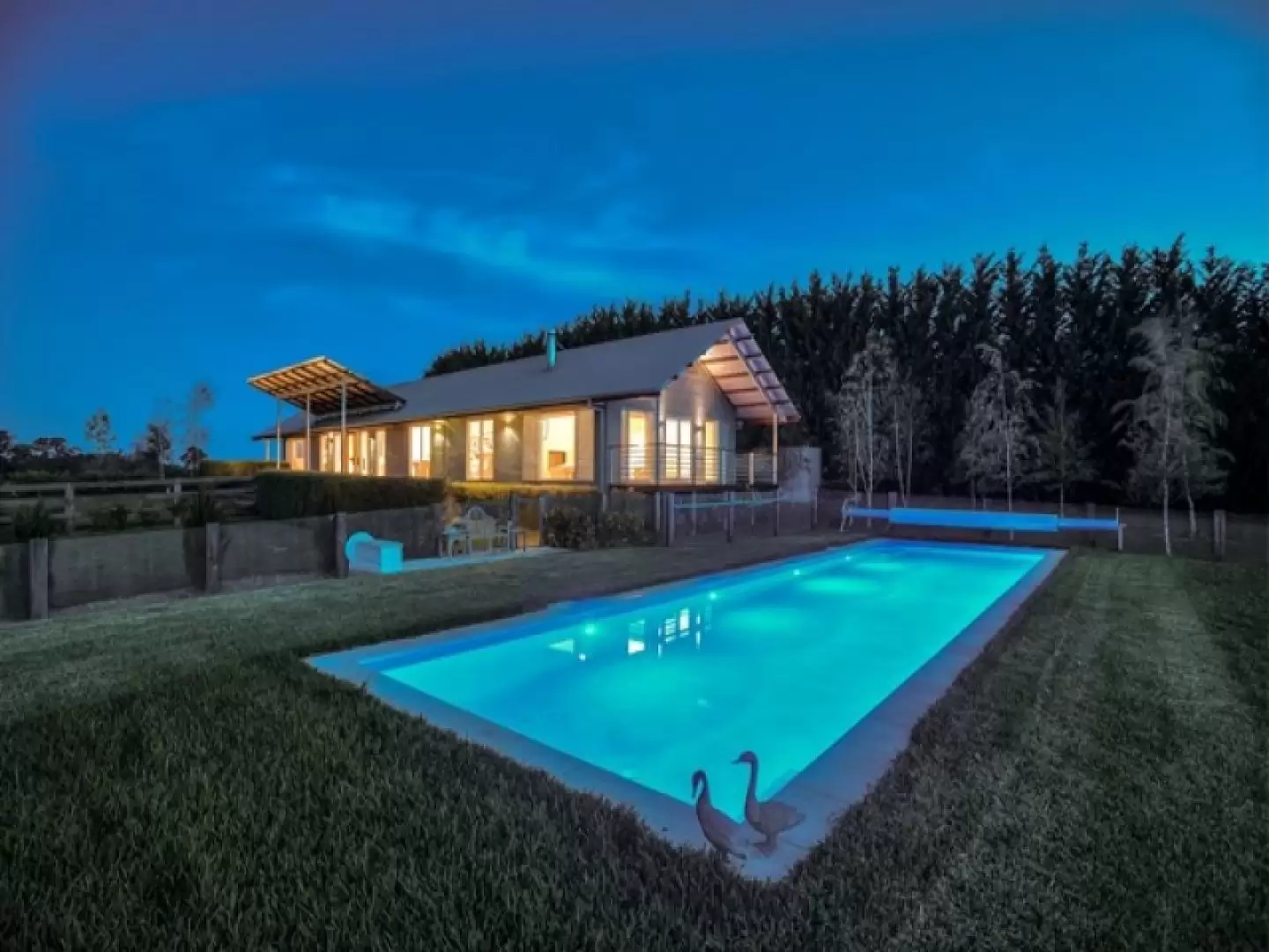 397 Old Argyle Road, Exeter Sold by Drew Lindsay Sotheby's International Realty - image 1