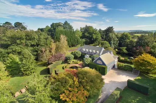 Exeter Sold by Drew Lindsay Sotheby's International Realty