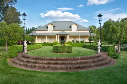 11 Patchway Place, Burradoo Sold by Drew Lindsay Sotheby's International Realty