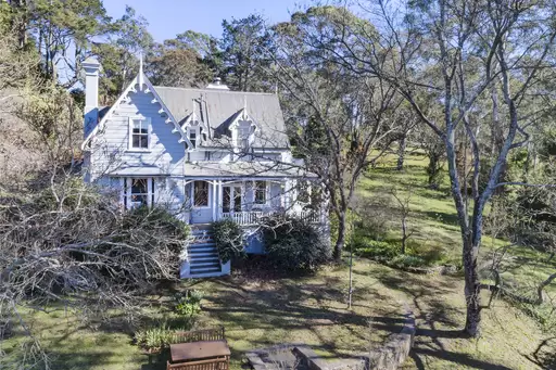 5 Crago Lane, Bowral Sold by Drew Lindsay Sotheby's International Realty