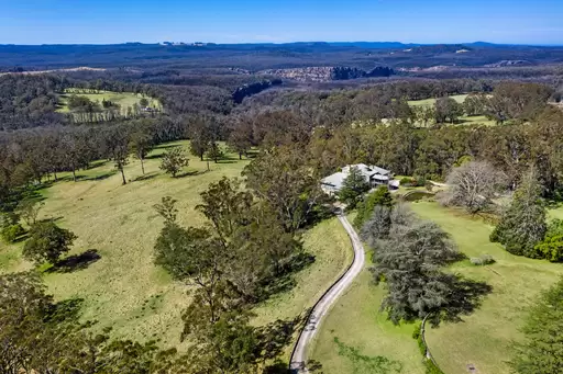 Exeter Sold by Drew Lindsay Sotheby's International Realty