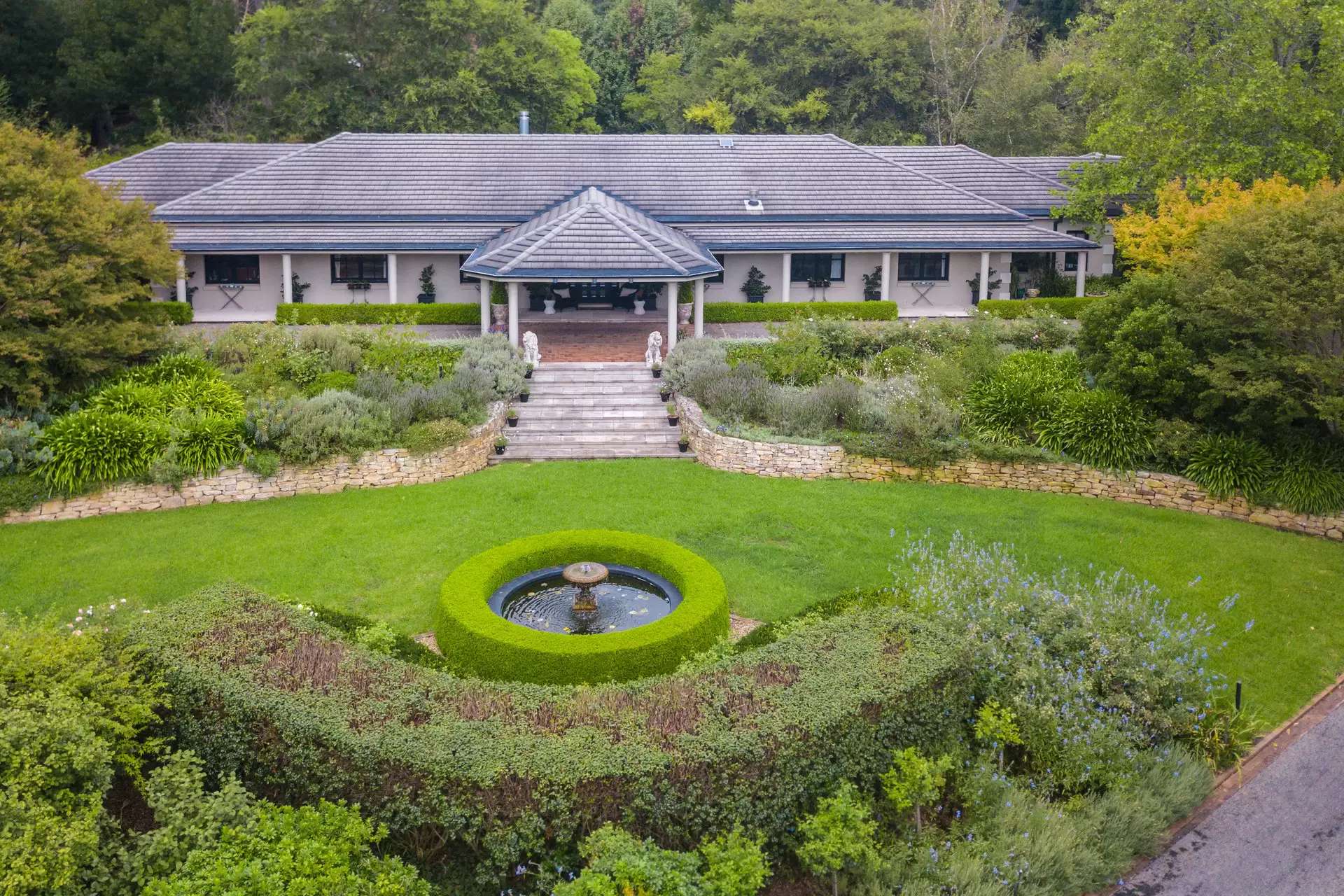 13 Kimberley Drive, Bowral Sold by Drew Lindsay Sotheby's International Realty - image 1