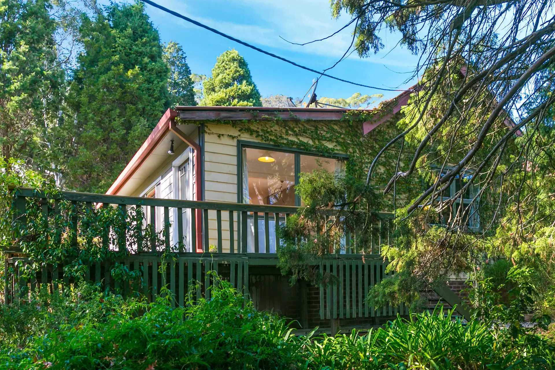 8 Tulloona Avenue, Bowral Sold by Drew Lindsay Sotheby's International Realty - image 1