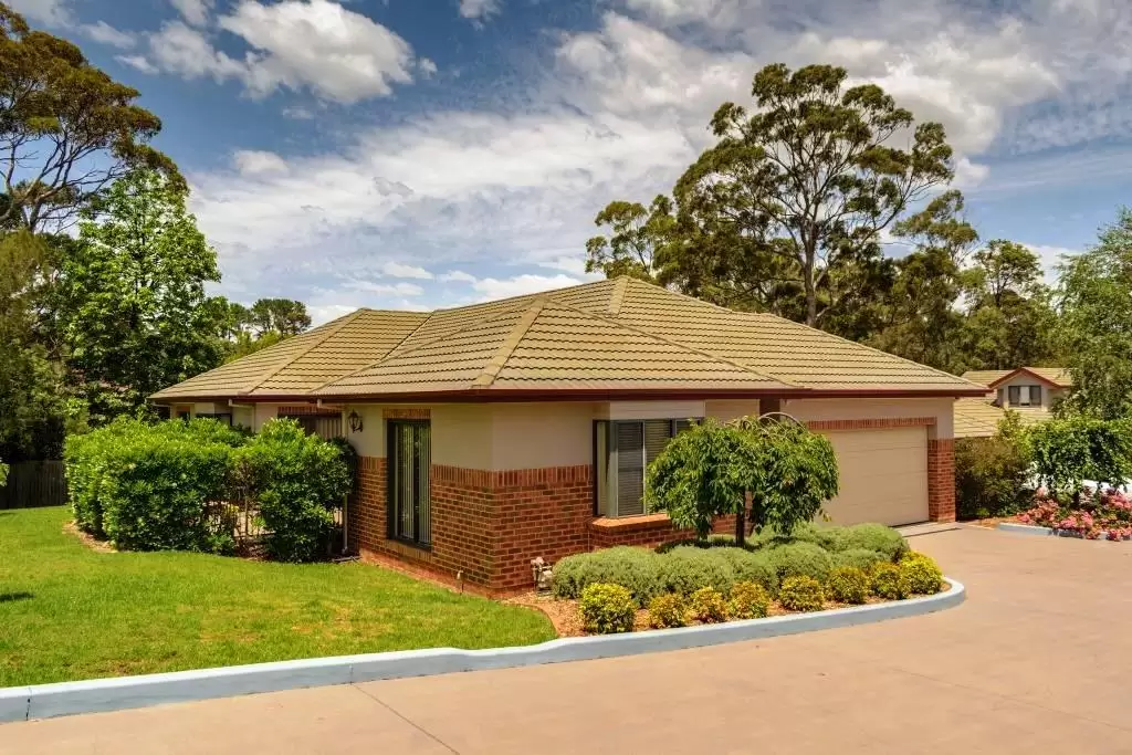 1/19-23 Oaklands Street, Mittagong Sold by Drew Lindsay Sotheby's International Realty - image 1