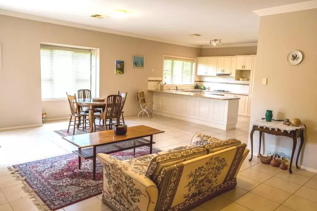1/19-23 Oaklands Street, Mittagong Sold by Drew Lindsay Sotheby's International Realty - image 3