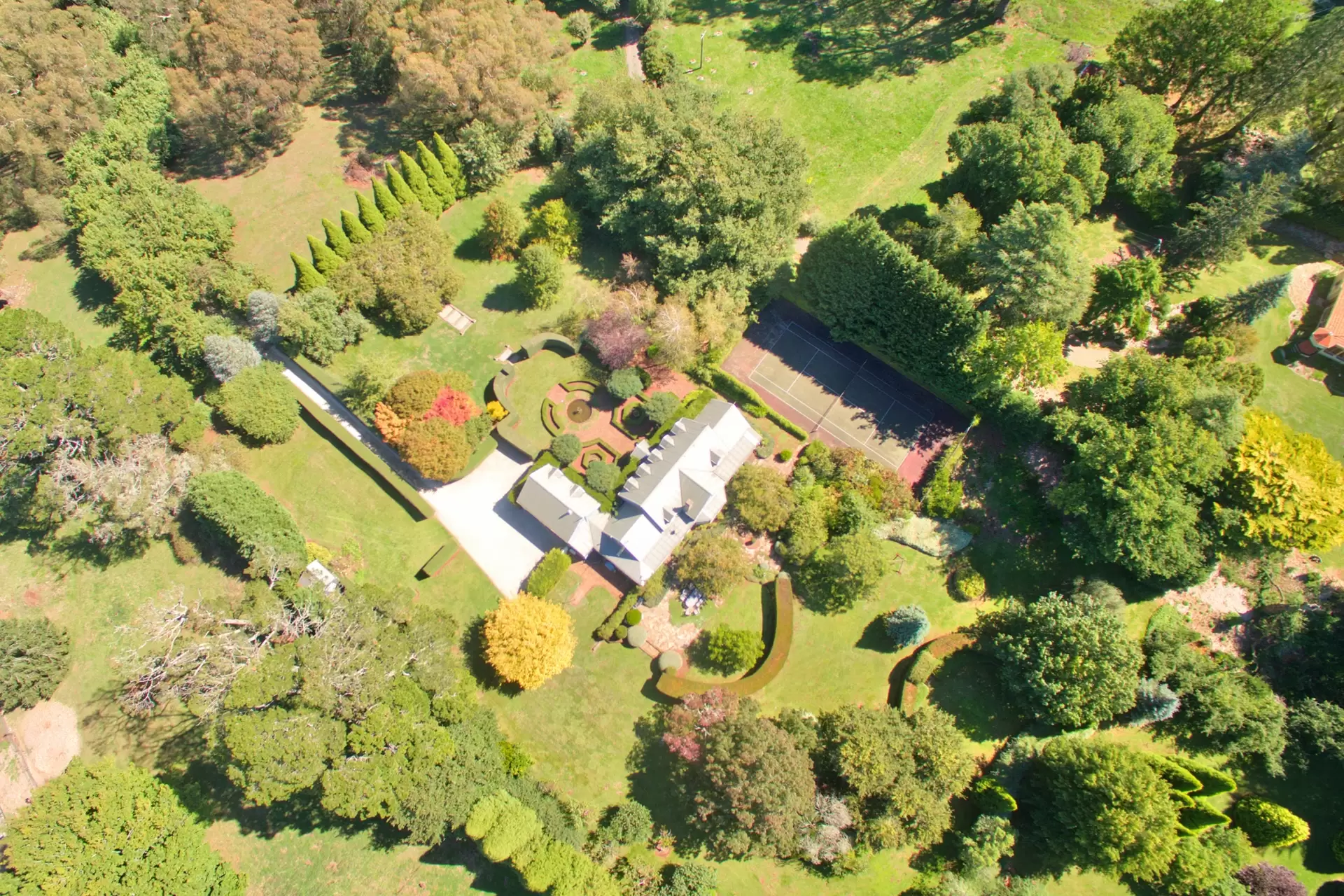 Exeter Sold by Drew Lindsay Sotheby's International Realty - image 3