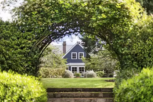 Exeter Sold by Drew Lindsay Sotheby's International Realty