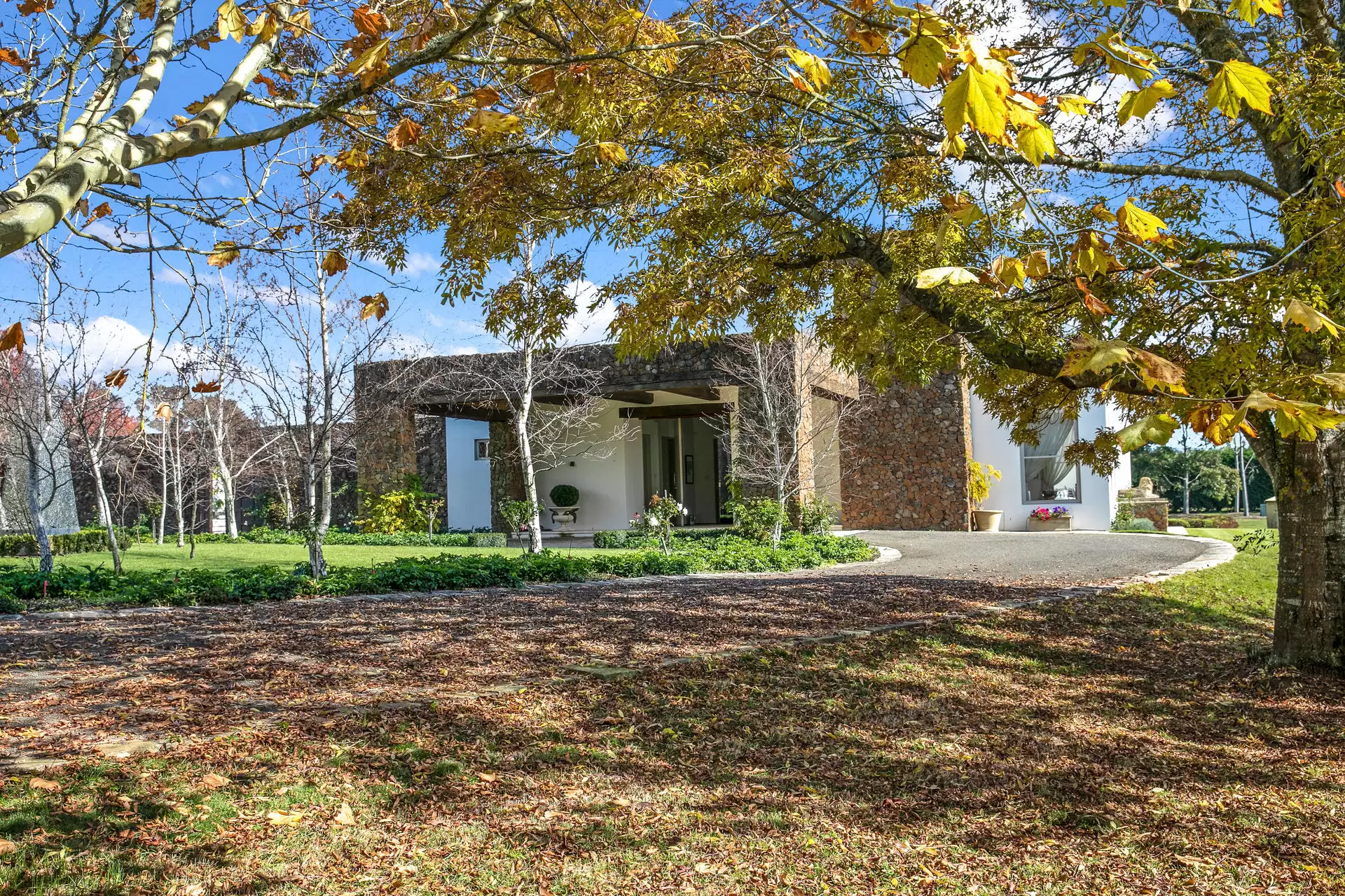 721 Ellsmore Road, Exeter Sold by Drew Lindsay Sotheby's International Realty - image 1