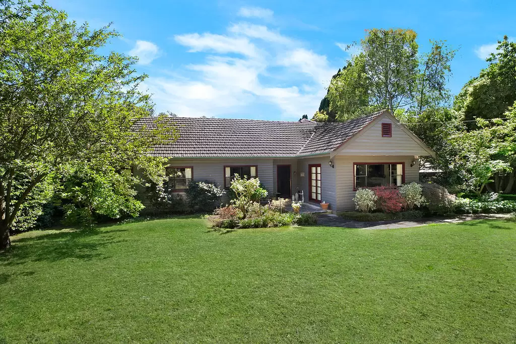 63 Mount Road, Bowral Sold by Drew Lindsay Sotheby's International Realty - image 2