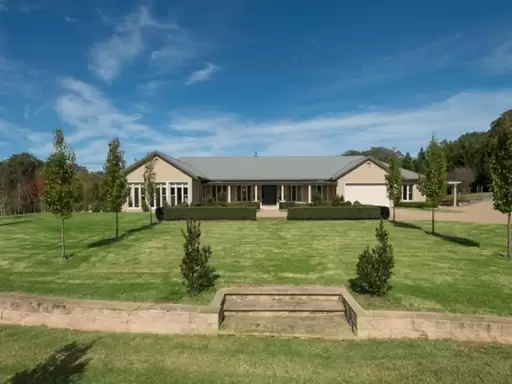 Exeter Sold by Drew Lindsay Sotheby's International Realty