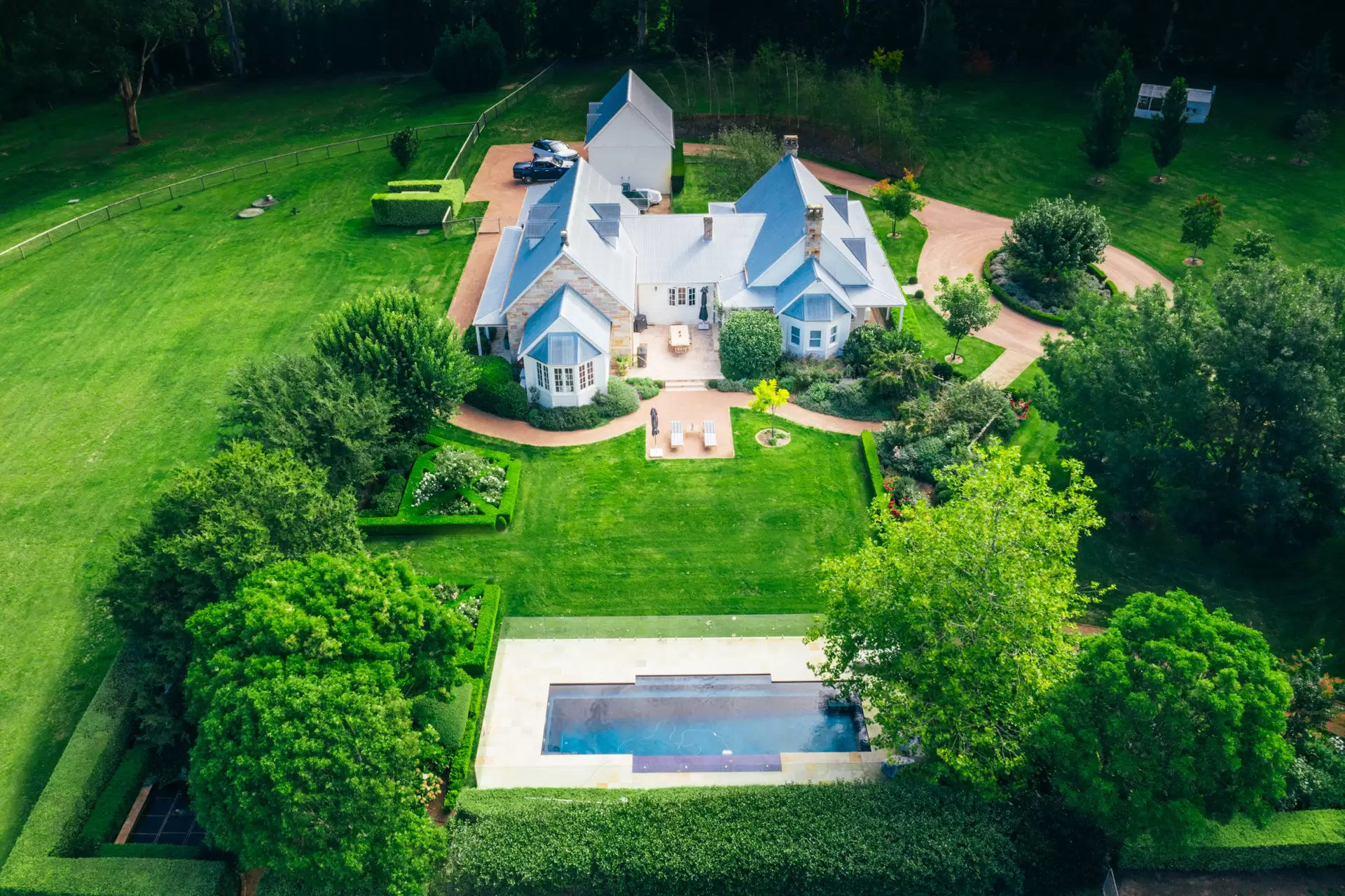 Avoca Sold by Drew Lindsay Sotheby's International Realty - image 2