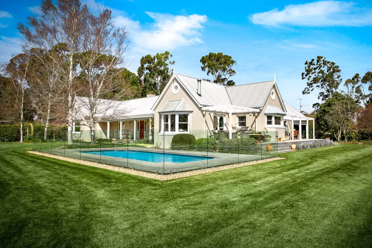 Glenquarry Sold by Drew Lindsay Sotheby's International Realty - image 3