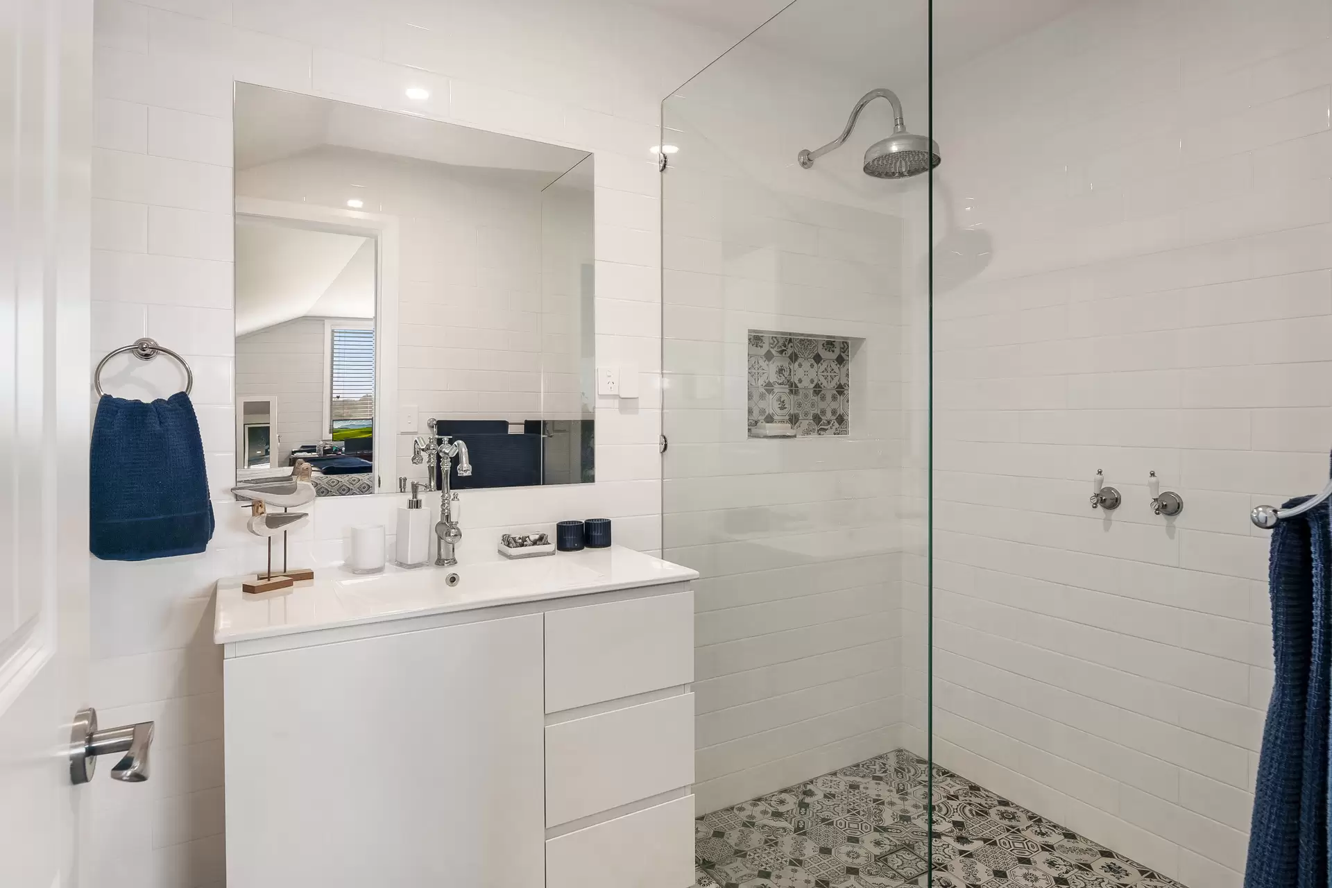 Exeter Sold by Drew Lindsay Sotheby's International Realty - image 8