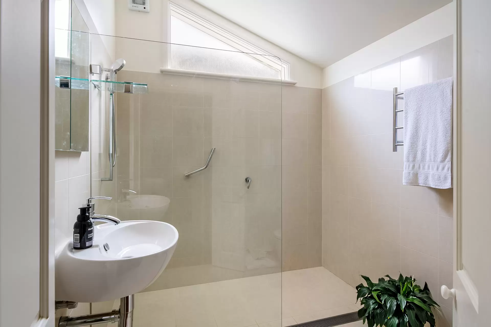 76 Merrigang Street, Bowral Sold by Drew Lindsay Sotheby's International Realty - image 8