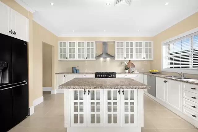 7 Windsor Crescent, Moss Vale Sold by Drew Lindsay Sotheby's International Realty - image 2