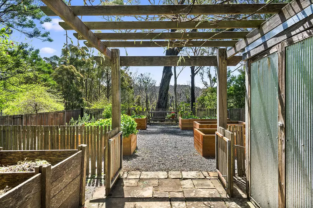 42 Garland Road, Bundanoon Sold by Drew Lindsay Sotheby's International Realty - image 26