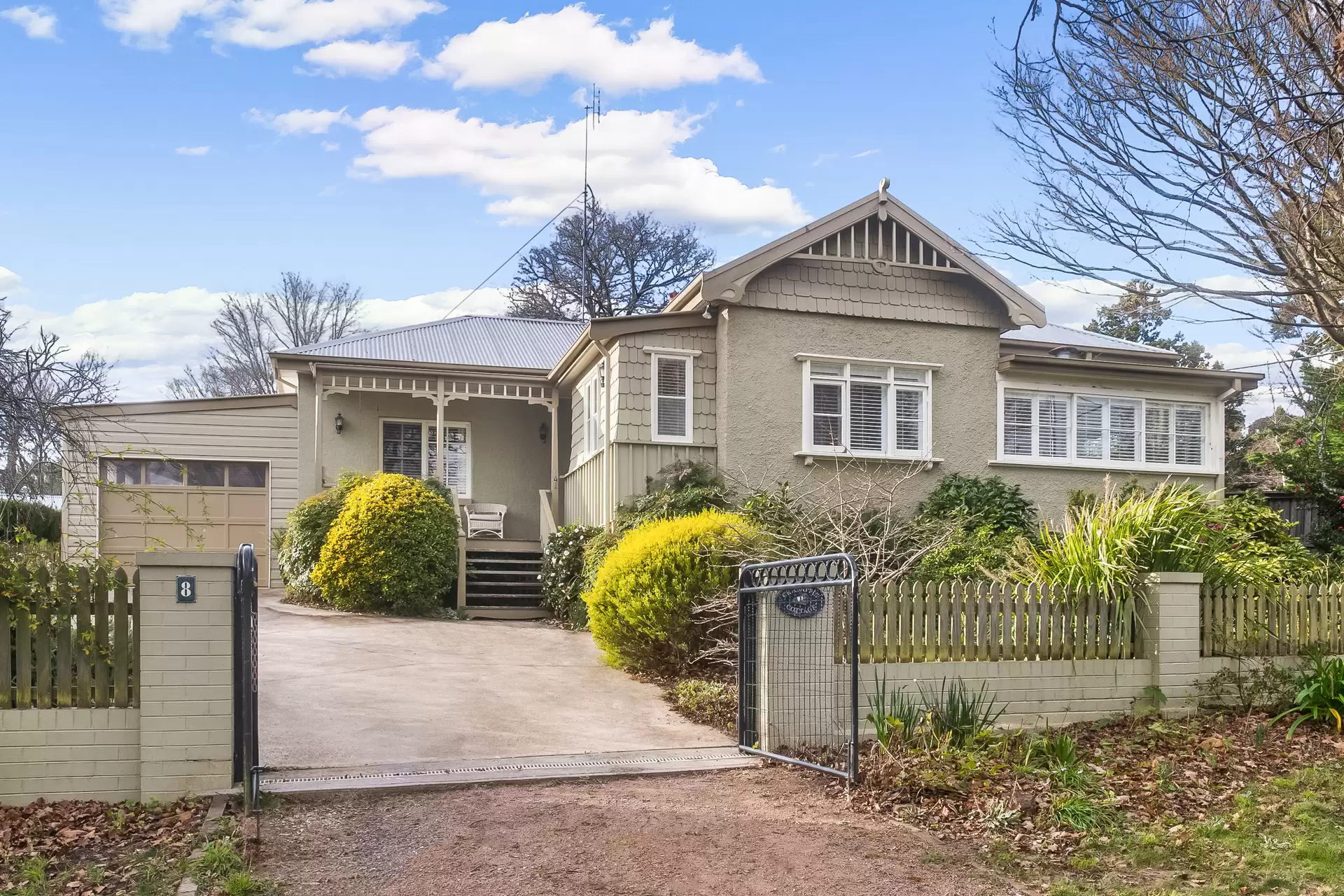 8 Wingecarribee Street, Berrima Sold by Drew Lindsay Sotheby's International Realty - image 1