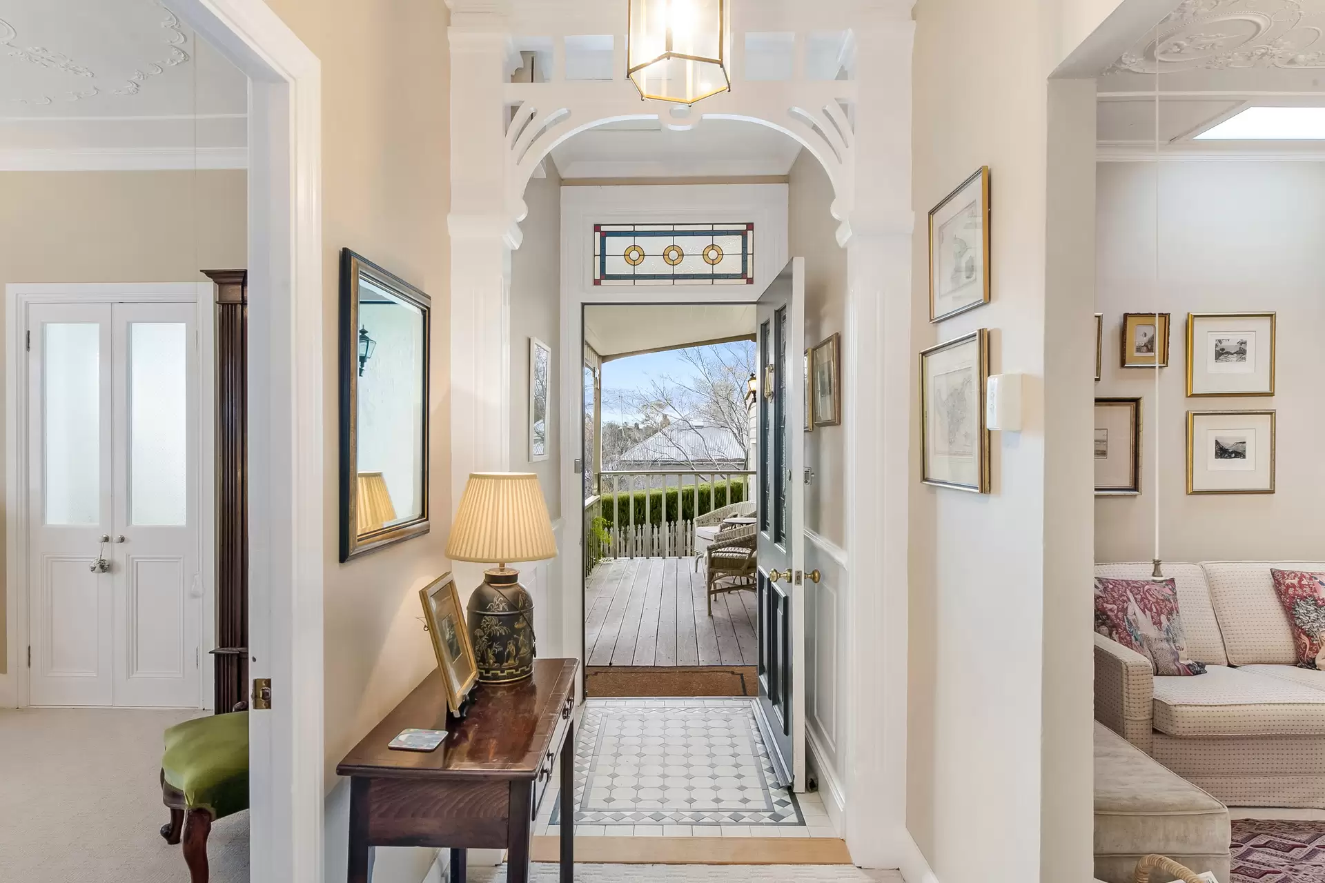 8 Wingecarribee Street, Berrima Sold by Drew Lindsay Sotheby's International Realty - image 2
