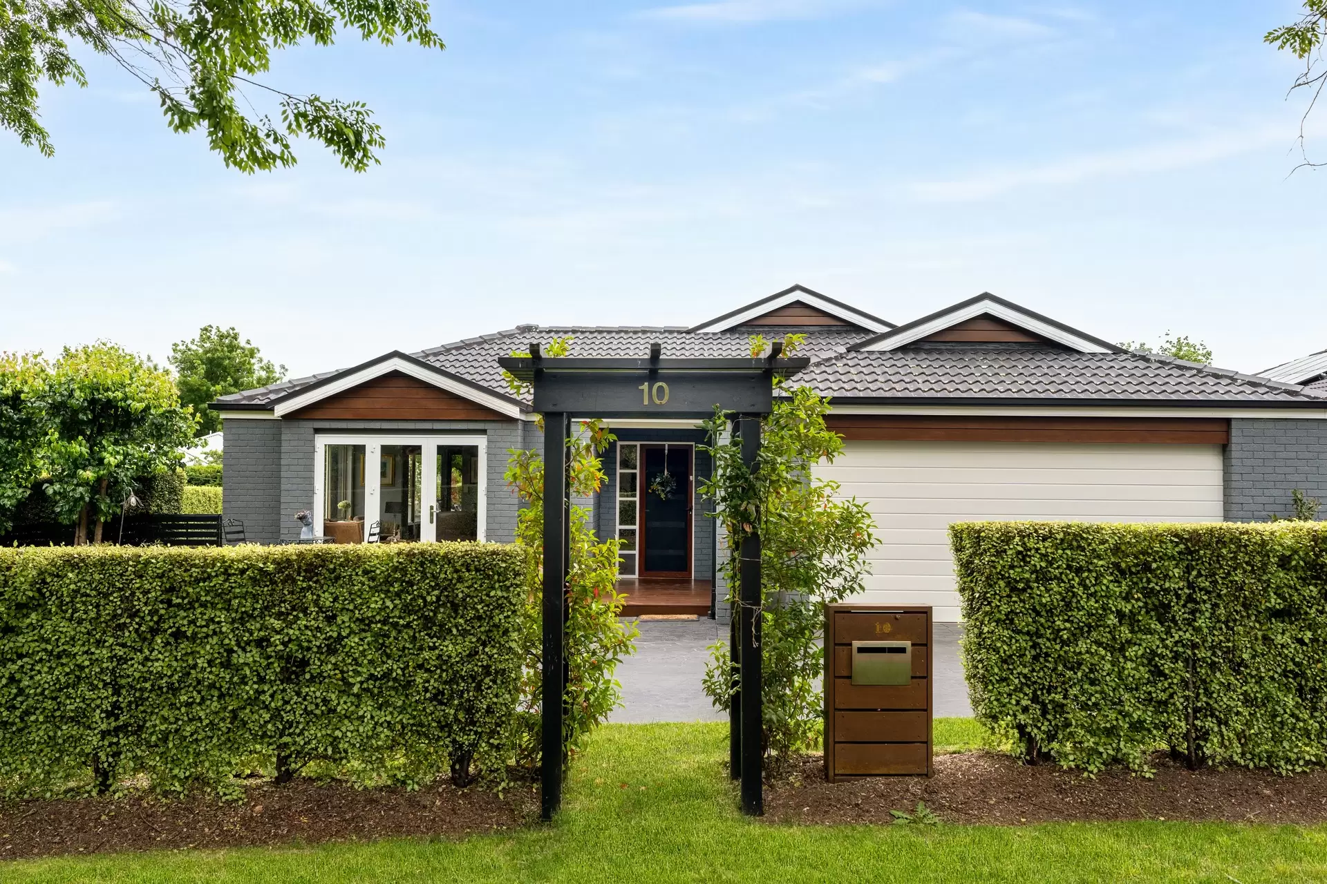 10 Mairinger Crescent, Bowral Sold by Drew Lindsay Sotheby's International Realty - image 1