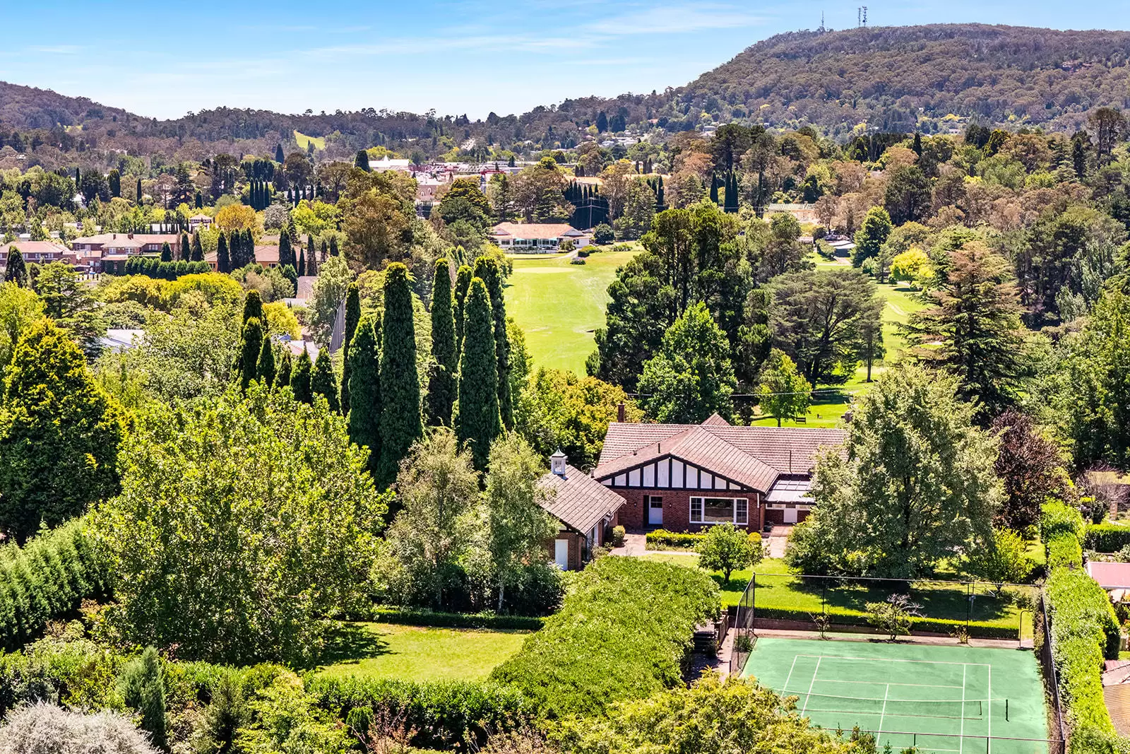 11 Links Road, Burradoo Sold by Drew Lindsay Sotheby's International Realty - image 2