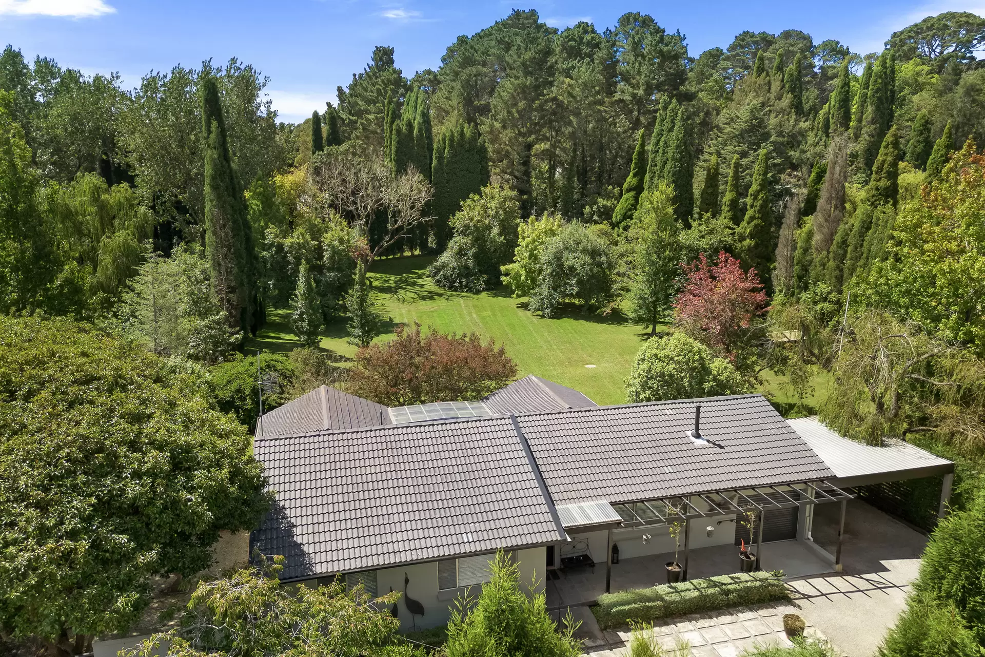 6 Holly Road, Burradoo Sold by Drew Lindsay Sotheby's International Realty - image 2