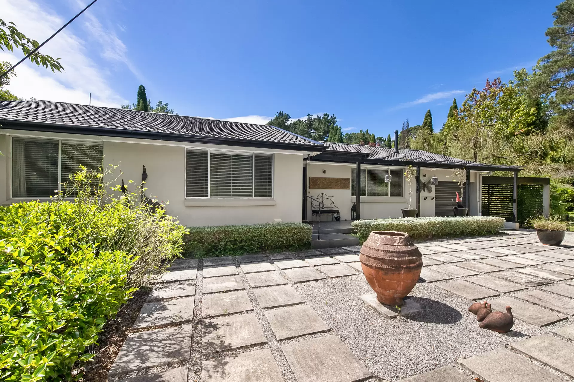 6 Holly Road, Burradoo Sold by Drew Lindsay Sotheby's International Realty - image 3