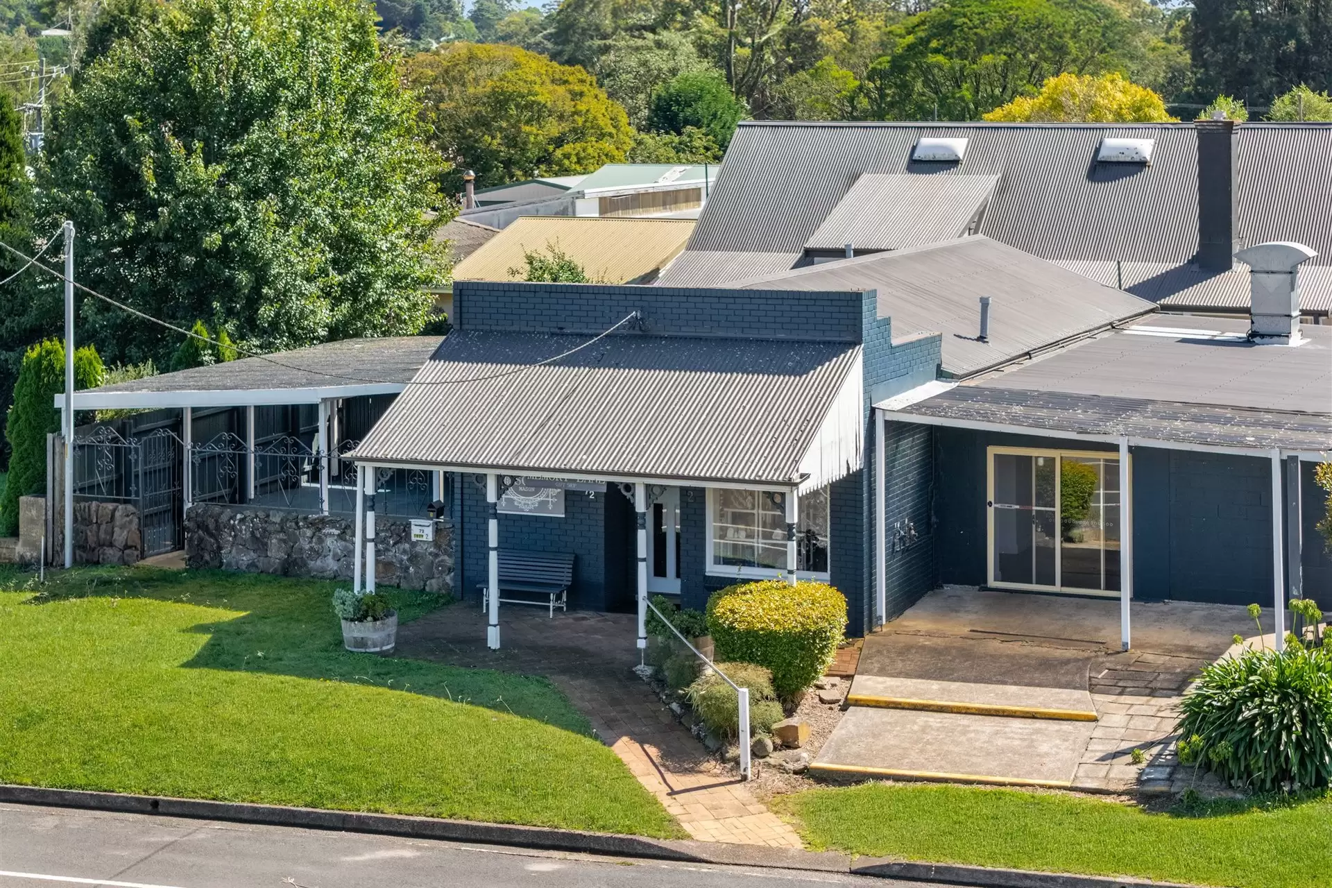 72 Hoddle Street, Robertson For Sale by Drew Lindsay Sotheby's International Realty - image 1