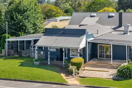 72 Hoddle Street, Robertson For Sale by Drew Lindsay Sotheby's International Realty