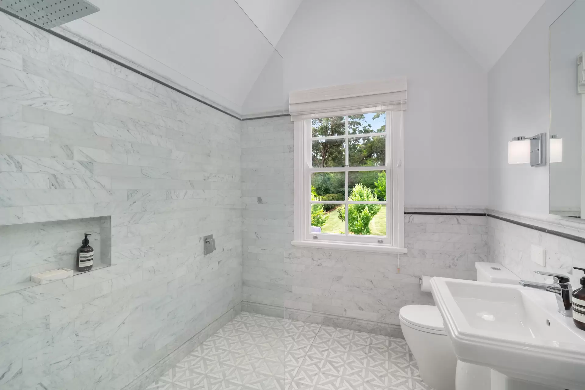 2 Greyleaves Avenue, Burradoo Sold by Drew Lindsay Sotheby's International Realty - image 21