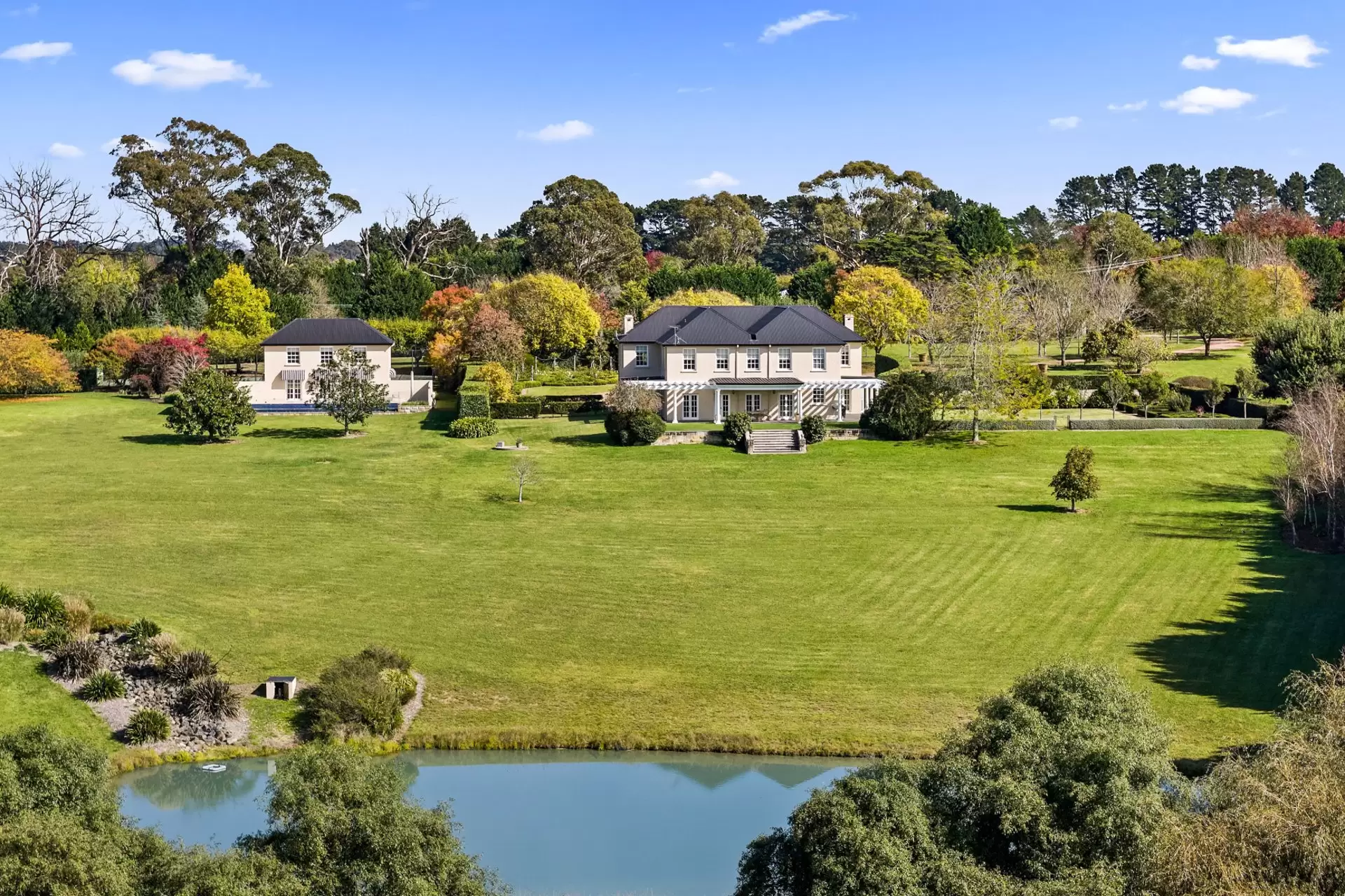 470 Ellsmore Road, Exeter For Sale by Drew Lindsay Sotheby's International Realty - image 2