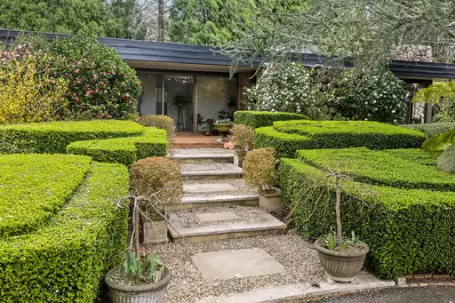 36 Eridge Park Road, Burradoo For Sale by Drew Lindsay Sotheby's International Realty